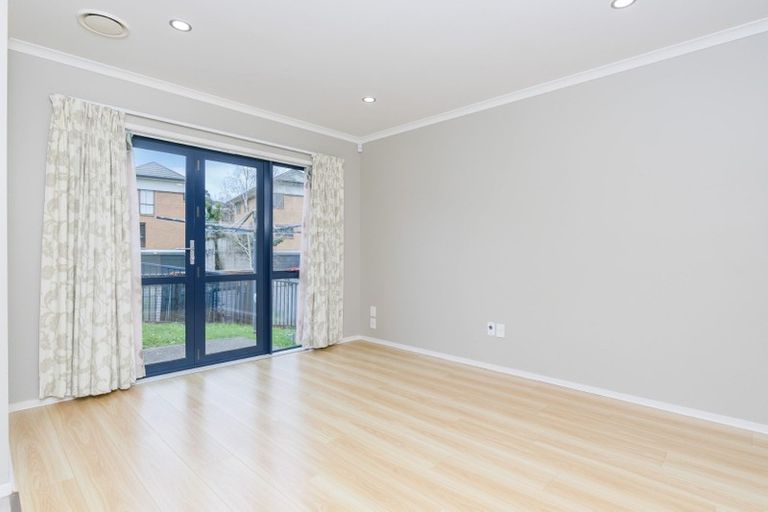 Photo of property in 13 Sonoma Crescent, Oteha, Auckland, 0632