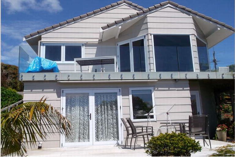 Photo of property in 2/1 Eastcliffe Road, Castor Bay, Auckland, 0620