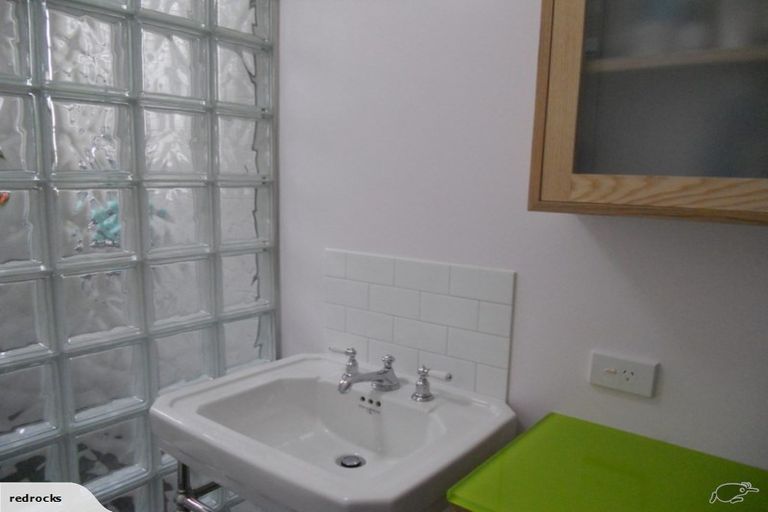 Photo of property in Blythswood Flats, 2/3 Aro Street, Aro Valley, Wellington, 6021