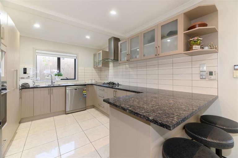 Photo of property in 99a Awaroa Road, Sunnyvale, Auckland, 0612
