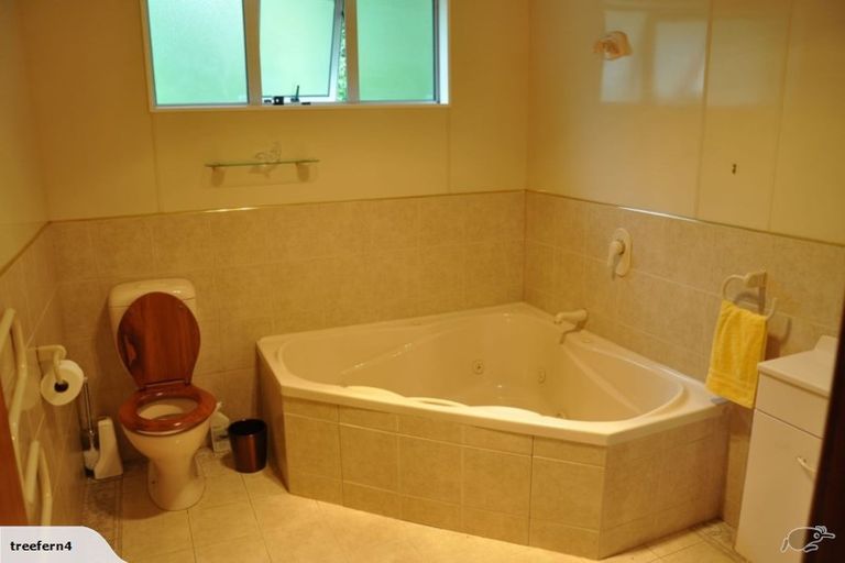 Photo of property in 25 Wyndham Road, Pinehaven, Upper Hutt, 5019