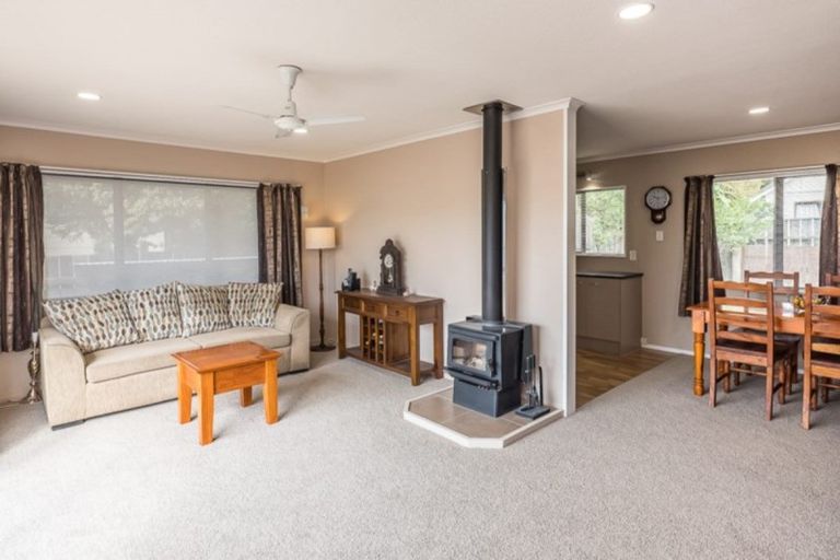 Photo of property in 92 Queens Road, Waikanae Beach, Waikanae, 5036