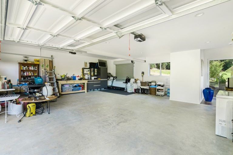 Photo of property in 105 Grassmere Road, Henderson Valley, Auckland, 0612