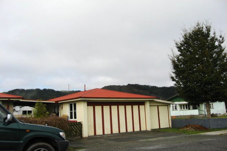 Photo of property in 27 Victory Street, Reefton, 7830