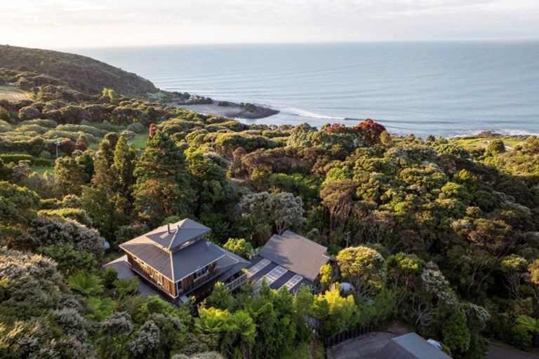 Photo of property in 37 Whaanga Road, Raglan, 3297