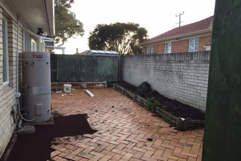 Photo of property in 2/4046 Great North Road, Glen Eden, Auckland, 0602