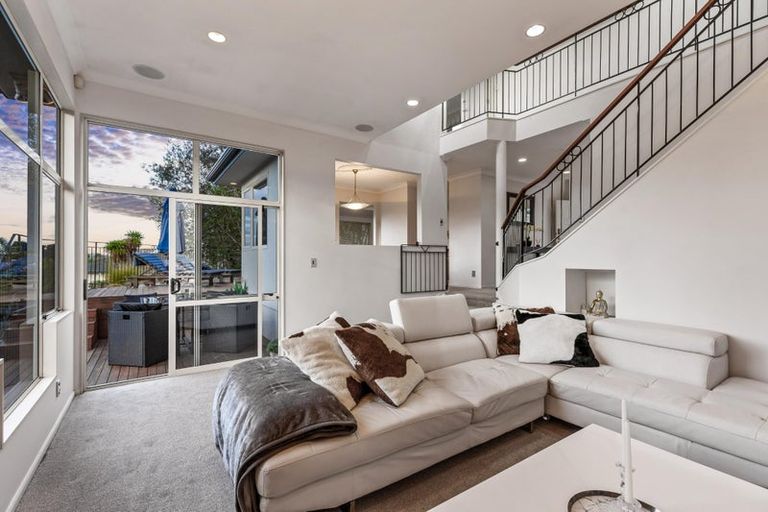 Photo of property in 34 Vermeer Place, West Harbour, Auckland, 0618