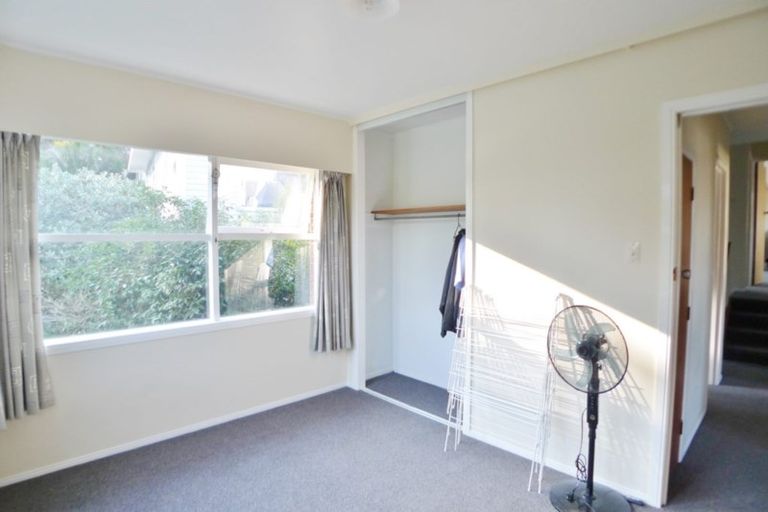 Photo of property in 15 Woodcote Drive, Glenfield, Auckland, 0629