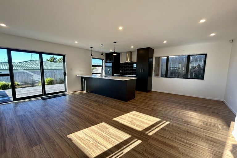 Photo of property in 78d Lincoln Park Avenue, Massey, Auckland, 0614