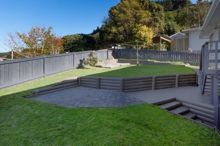 Photo of property in 11 Forglen Place, Tawa, Wellington, 5028