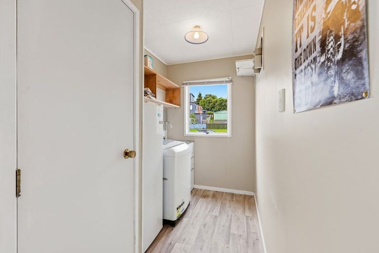 Photo of property in 2/16 Crosby Road, West Harbour, Auckland, 0618