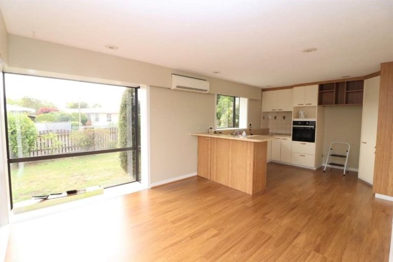 Photo of property in 52 Woolley Street, Avondale, Christchurch, 8061