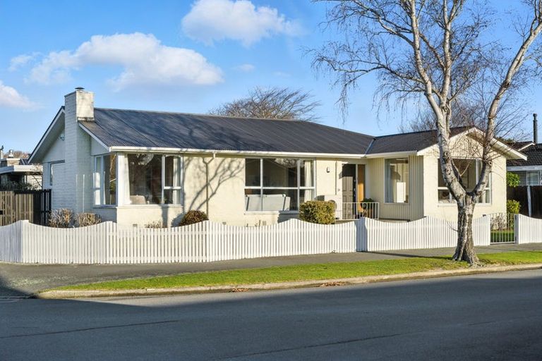 Photo of property in 1 Glenavon Place, Ilam, Christchurch, 8041