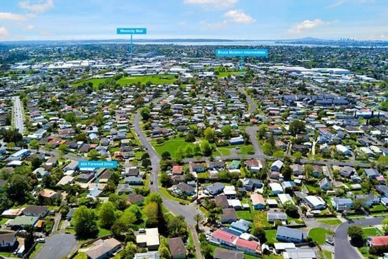 Photo of property in 42a Farwood Drive, Henderson, Auckland, 0612