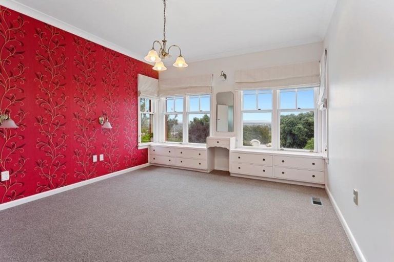 Photo of property in 37 Dyers Pass Road, Cashmere, Christchurch, 8022