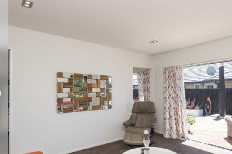 Photo of property in 35 Te Whenu Crescent, Marshland, Christchurch, 8083