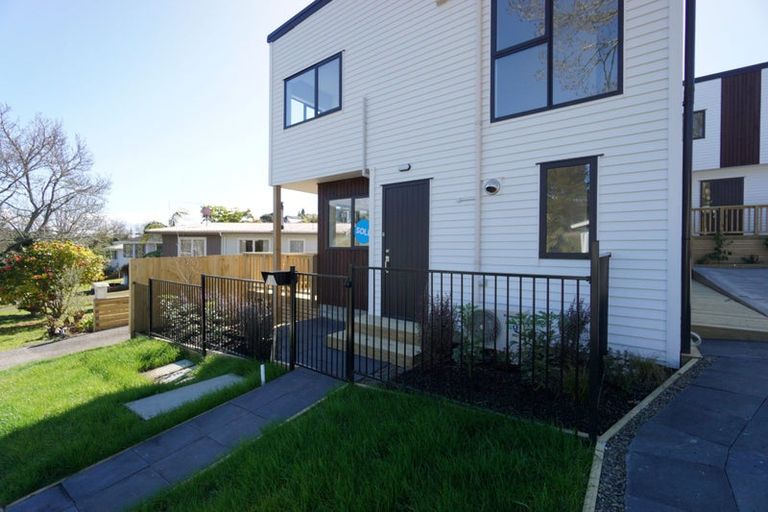 Photo of property in 1/22 Takapu Street, Henderson, Auckland, 0612