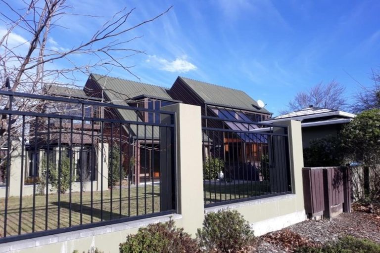 Photo of property in 4 Regalwood Close, Parklands, Christchurch, 8083