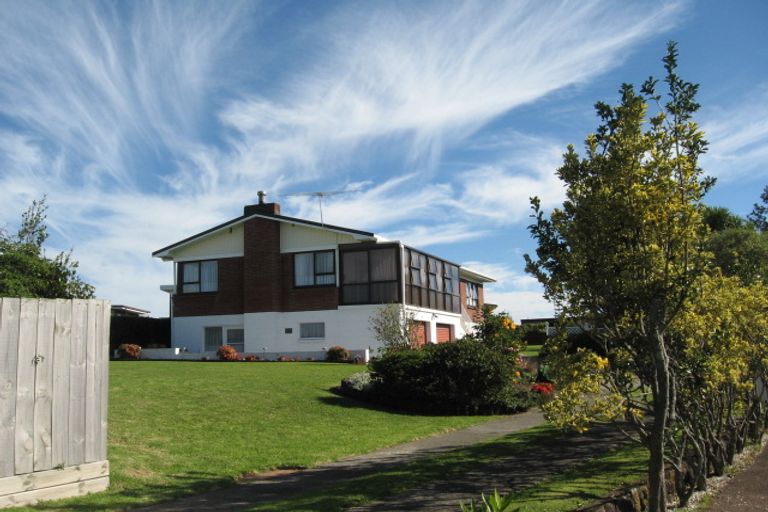 Photo of property in 26 La Trobe Street, Pakuranga Heights, Auckland, 2010