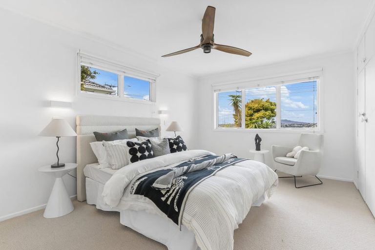 Photo of property in 2/104 Sylvan Avenue, Northcote, Auckland, 0627