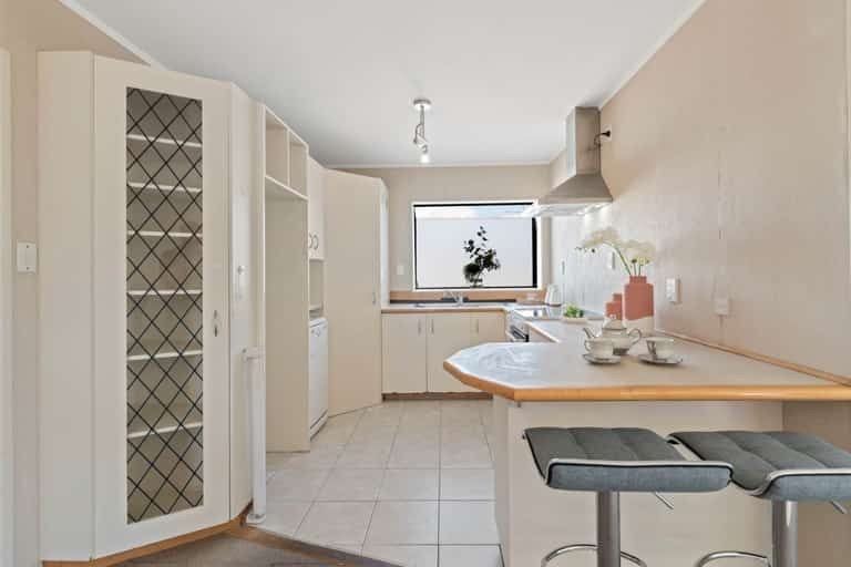 Photo of property in 2/25 De Quincey Terrace, Highland Park, Auckland, 2010