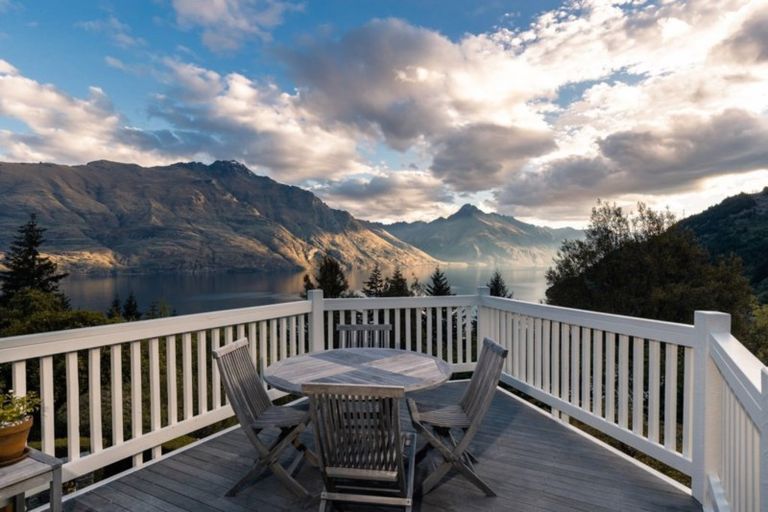 Photo of property in 18 Mckerrow Place, Sunshine Bay, Queenstown, 9300