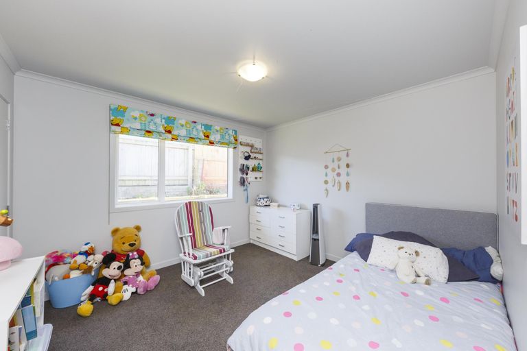 Photo of property in 18b Galea Grove, Kelvin Grove, Palmerston North, 4414