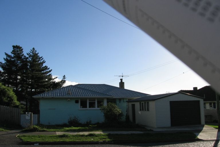 Photo of property in 40 Sievers Grove, Cannons Creek, Porirua, 5024