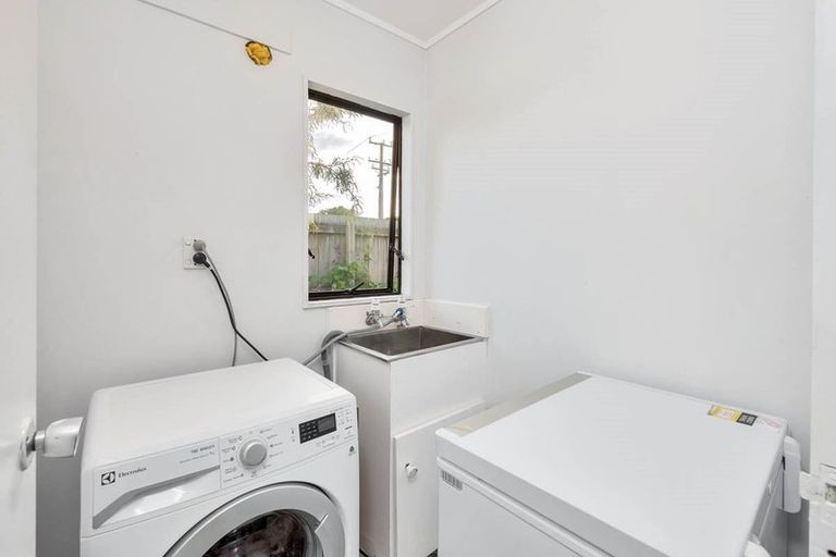 Photo of property in 1/130 Bruce Mclaren Road, Henderson, Auckland, 0612