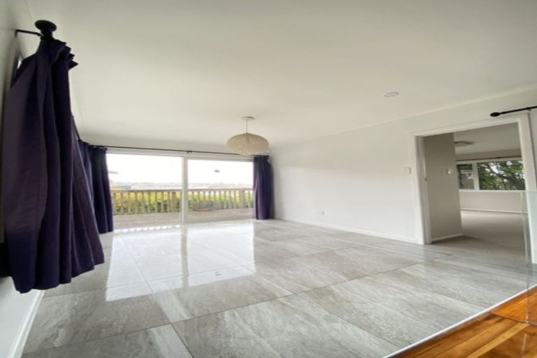 Photo of property in 26 Tawhana Crescent, Red Beach, 0932