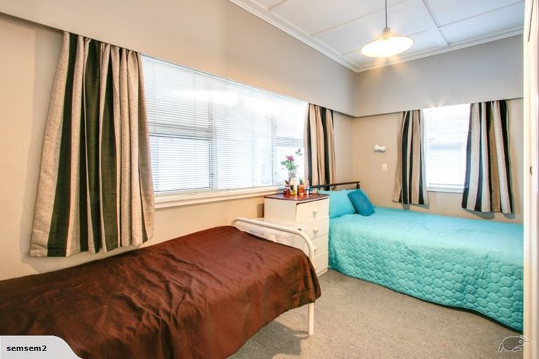 Photo of property in 28 Bowling Road, Greenmeadows, Napier, 4112