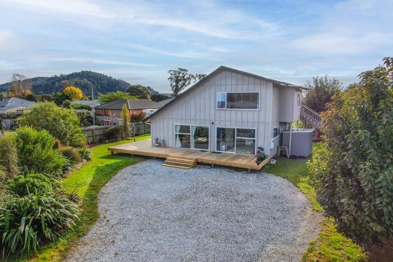 Photo of property in 2 Toiora Place, Takaka, 7110