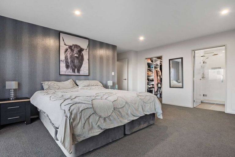 Photo of property in 25 Medhurst Road, Bombay, 2675