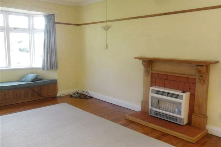 Photo of property in 44 Tio Tio Road, Miramar, Wellington, 6022