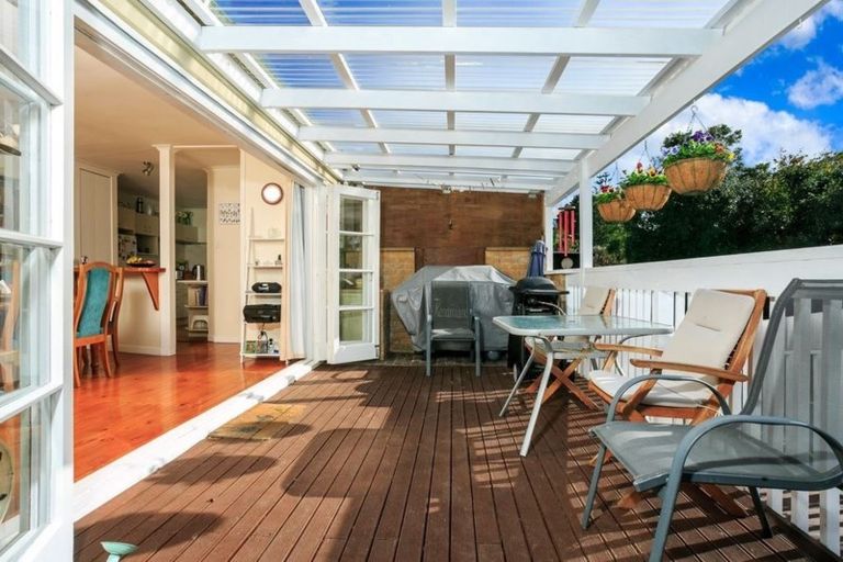 Photo of property in 17 Paramu Avenue, Birkdale, Auckland, 0626