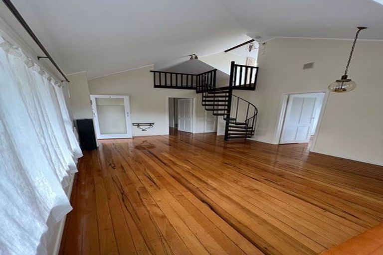 Photo of property in 2/20 Saint Peters Street, Northcote, Auckland, 0627