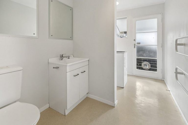 Photo of property in 24a Gurkha Crescent, Khandallah, Wellington, 6035