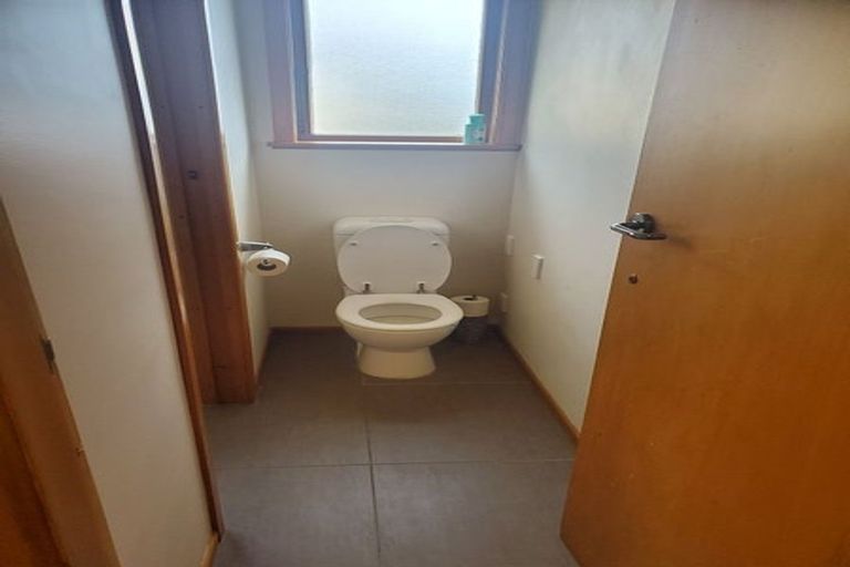 Photo of property in 122 Mana Esplanade, Paremata, Porirua, 5026