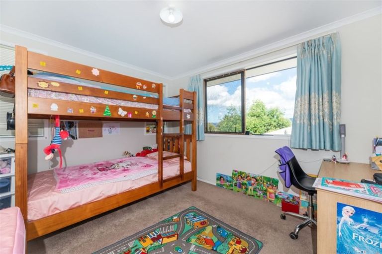 Photo of property in 24 Denver Avenue, Sunnyvale, Auckland, 0612