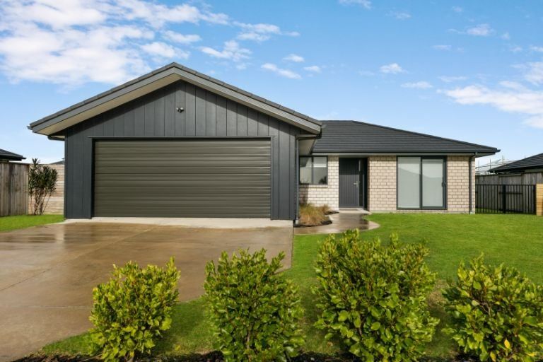 Photo of property in 24 Kaurinui Crescent, One Tree Point, 0118