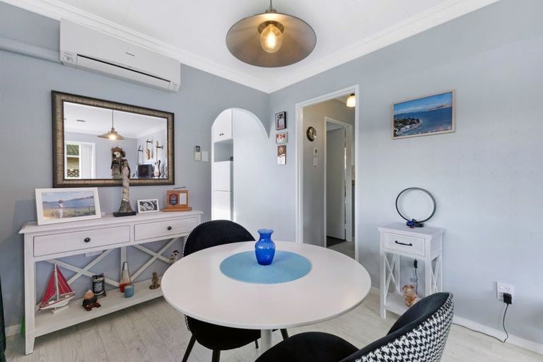 Photo of property in 2/14 Burns Street, Westown, New Plymouth, 4310