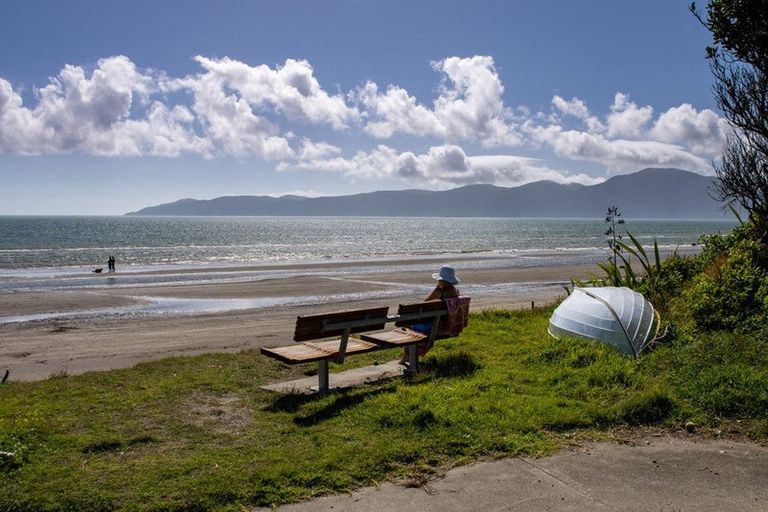 Photo of property in 33 Tainui Street, Raumati Beach, Paraparaumu, 5032