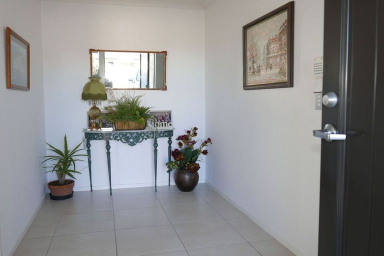 Photo of property in 4 Crofton Road, Harewood, Christchurch, 8051