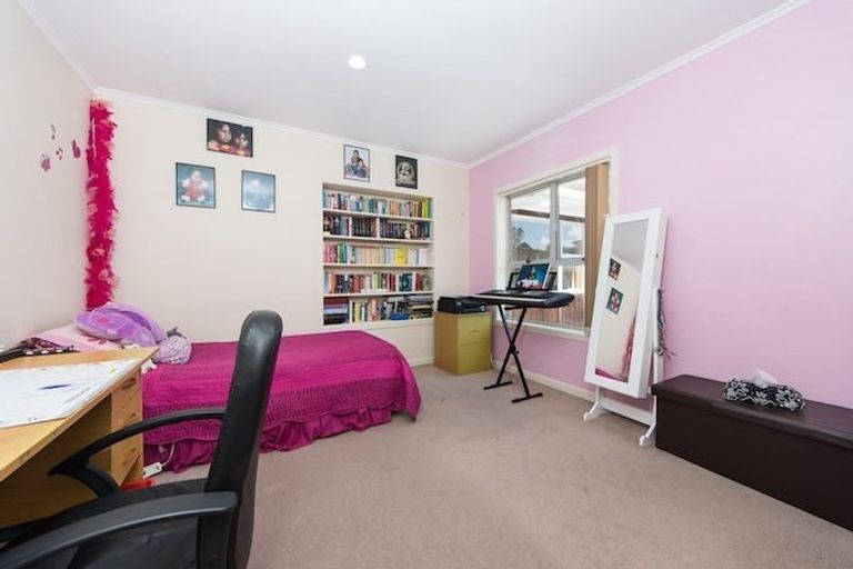 Photo of property in 40 Tomo Street, New Lynn, Auckland, 0600