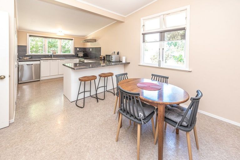 Photo of property in 42 Gloag Street, Waverley, 4510