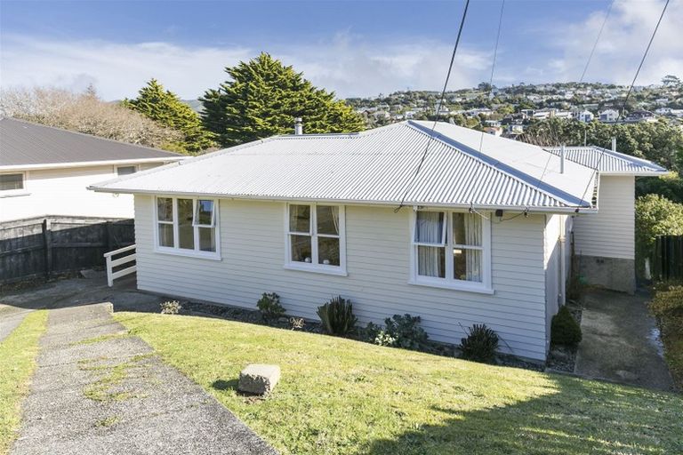 Photo of property in 21 Lynda Avenue, Paparangi, Wellington, 6037