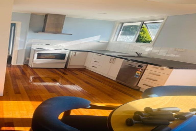 Photo of property in 20 Larnoch Road, Henderson, Auckland, 0610