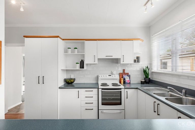 Photo of property in 32 Hall Crescent, Epuni, Lower Hutt, 5011