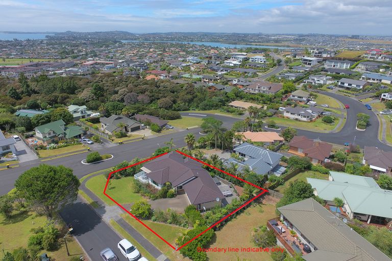 Photo of property in 33 Savoy Road, Orewa, 0931