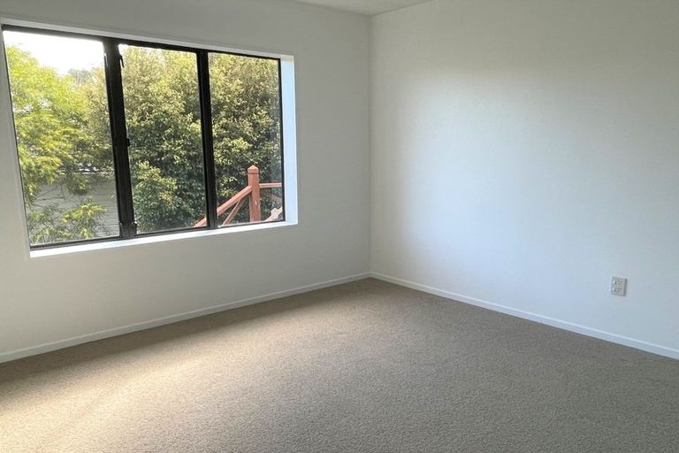 Photo of property in 5 Orinda Close, Botany Downs, Auckland, 2010